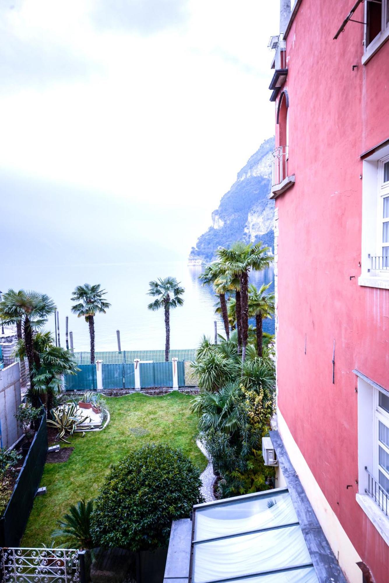 Queen Of The Lake Apartment Riva del Garda Ngoại thất bức ảnh